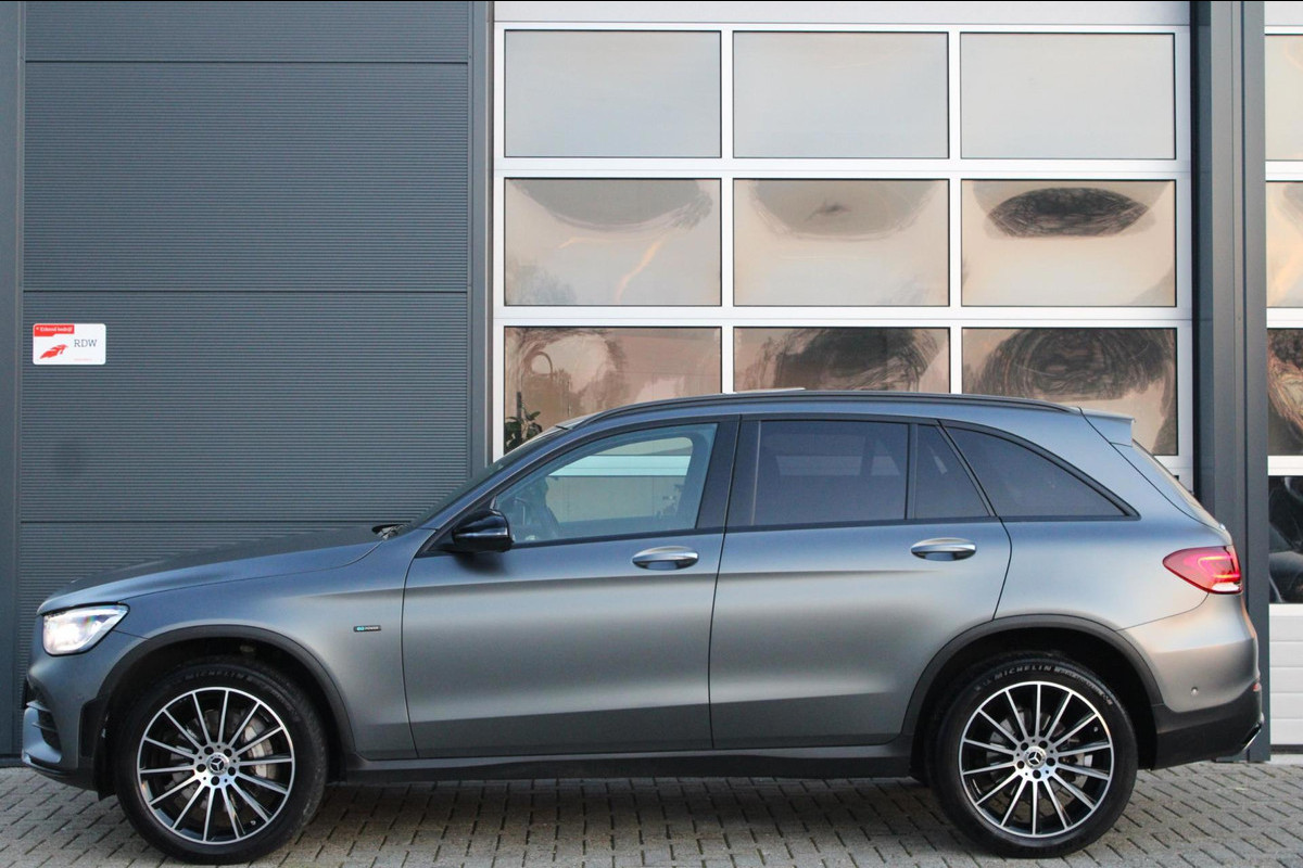 Mercedes-Benz GLC 300e 4MATIC AMG-Line | Pano | Burmester | 20'' Mercedes-Benz GLC 300e 4MATIC AMG-Line | Pano | Burmester | 20''