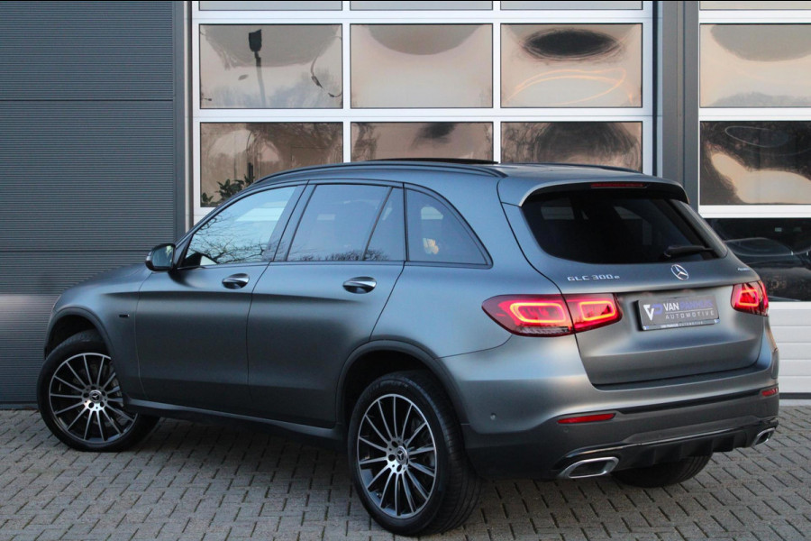 Mercedes-Benz GLC 300e 4MATIC AMG-Line | Pano | Burmester | 20''