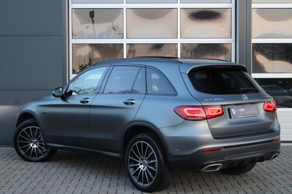 Mercedes-Benz GLC 300e 4MATIC AMG-Line | Pano | Burmester | 20''