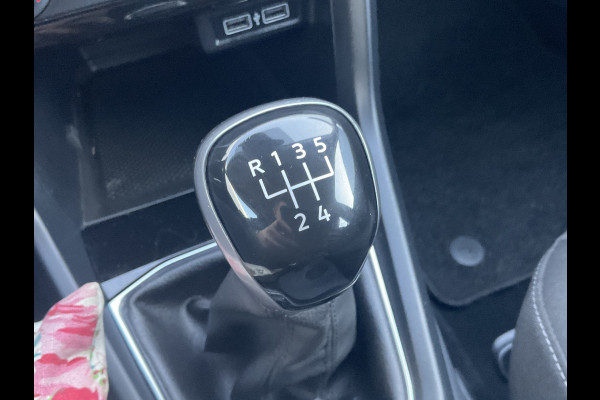 Volkswagen T-Cross 1.0 TSI Life Trekhaak Carplay Adap.Cruise Hoogzitter NL-Auto 68050KM! Volkswagen T-Cross 1.0 TSI Life Trekhaak Carplay Adap.Cruise Hoogzitter NL-Auto 68050KM!