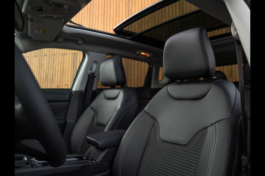 Jeep Compass 4xe Plug-in Hybrid Limited | Pano-dak | 360 camera | CarPlay | 19 inch Jeep Compass 4xe Plug-in Hybrid Limited | Pano-dak | 360 camera | CarPlay | 19 inch