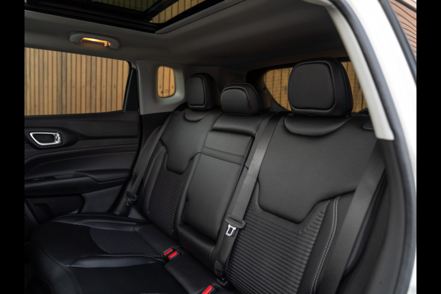 Jeep Compass 4xe Plug-in Hybrid Limited | Pano-dak | 360 camera | CarPlay | 19 inch Jeep Compass 4xe Plug-in Hybrid Limited | Pano-dak | 360 camera | CarPlay | 19 inch