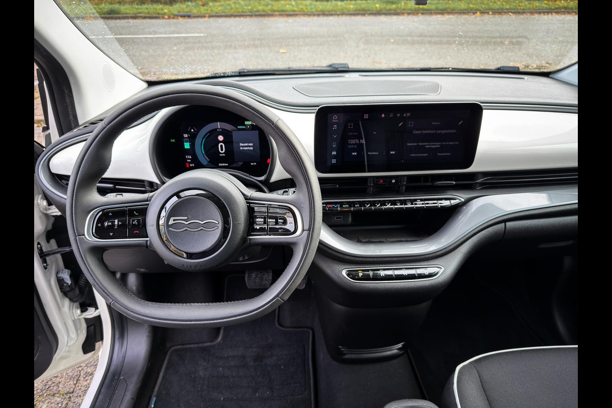 Fiat 500 Icon 42 kWh Navi|Long range|CarPlay|Cruise|Keyless start Fiat 500 Icon 42 kWh Navi|Long range|CarPlay|Cruise|Keyless start