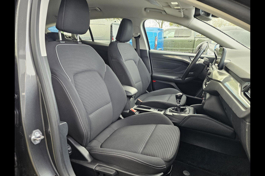Ford FOCUS Wagon 1.5 EcoBoost Titanium Business 150 pk | 2de eigenaar | Full-led | Trekhaak | 1.500 kg trekgewicht | Camera | Winterpack | Perfect onderhouden!