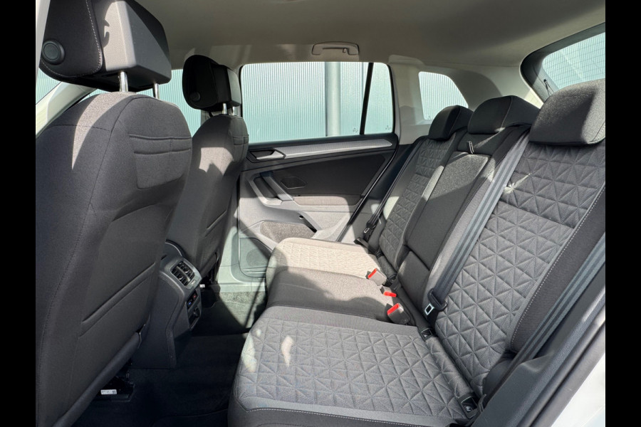 Volkswagen Tiguan 1.4 TSI eHybrid Life * Navigatie * Stoelverwarming * Virtual Cockpit * Adaptieve Cruise Control *