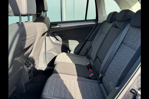 Volkswagen Tiguan 1.4 TSI eHybrid Life * Trekhaak * Matrix Led * Stuurverwarming * El. Klep *
