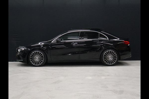 Mercedes-Benz A-Klasse 180 Sport Luxury [TREKHAAK INKLAPBAAR, SCHUIFKANTELDAK, MEMORY SEATS, BURMESTER SOUND, CAMERA, STOELVERWARMING, VOL LEDER, BLUETOOTH, CRUISE, CLIMATE, NIEUWSTAAT]