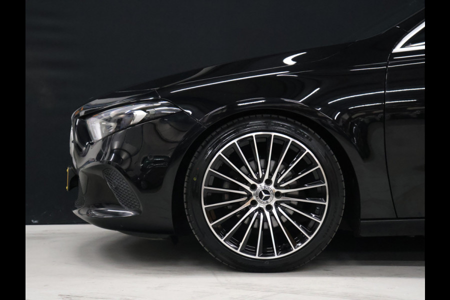 Mercedes-Benz A-Klasse 180 Sport Luxury [TREKHAAK INKLAPBAAR, SCHUIFKANTELDAK, MEMORY SEATS, BURMESTER SOUND, CAMERA, STOELVERWARMING, VOL LEDER, BLUETOOTH, CRUISE, CLIMATE, NIEUWSTAAT]
