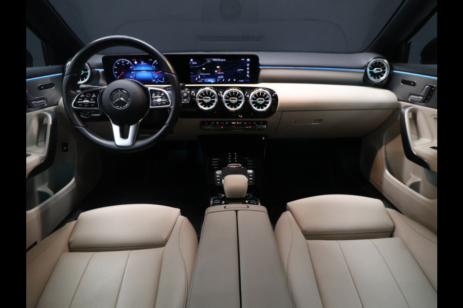Mercedes-Benz A-Klasse 180 Sport Luxury [TREKHAAK INKLAPBAAR, SCHUIFKANTELDAK, MEMORY SEATS, BURMESTER SOUND, CAMERA, STOELVERWARMING, VOL LEDER, BLUETOOTH, CRUISE, CLIMATE, NIEUWSTAAT]