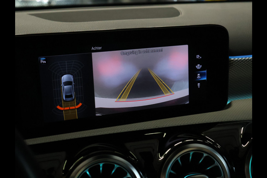 Mercedes-Benz A-Klasse 180 Sport Luxury [TREKHAAK INKLAPBAAR, SCHUIFKANTELDAK, MEMORY SEATS, BURMESTER SOUND, CAMERA, STOELVERWARMING, VOL LEDER, BLUETOOTH, CRUISE, CLIMATE, NIEUWSTAAT]