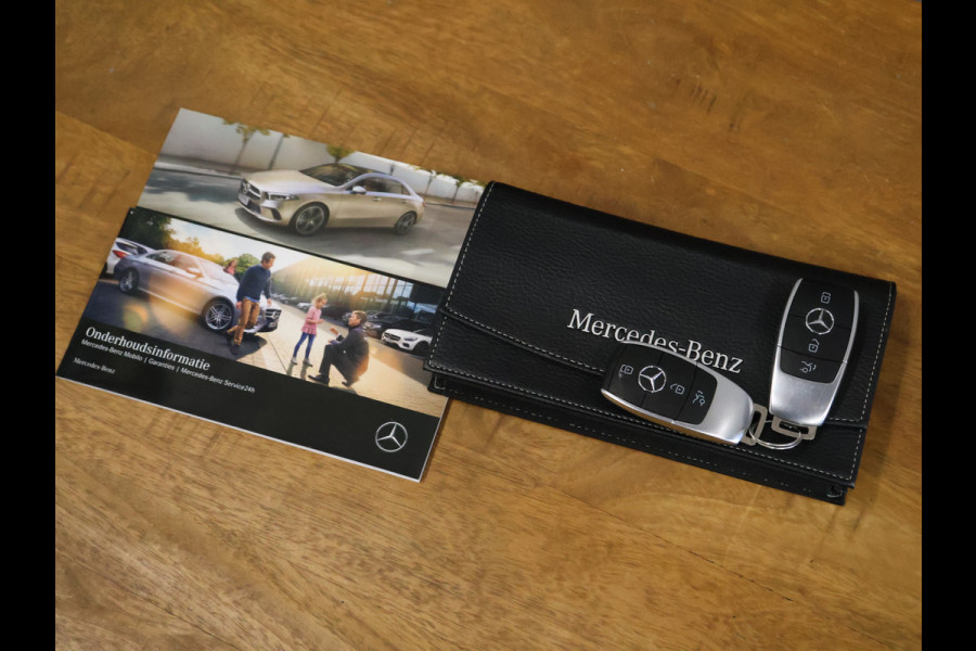 Mercedes-Benz A-Klasse 180 Sport Luxury [TREKHAAK INKLAPBAAR, SCHUIFKANTELDAK, MEMORY SEATS, BURMESTER SOUND, CAMERA, STOELVERWARMING, VOL LEDER, BLUETOOTH, CRUISE, CLIMATE, NIEUWSTAAT]