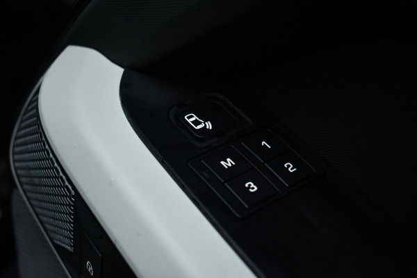 Land Rover Defender 110 3.0 P400 HSE 7-pers Pano Trekh ACC 22inch HUD Standkachel