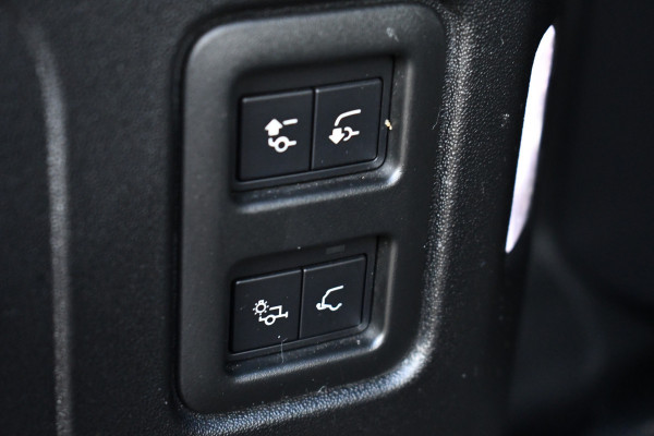 Land Rover Defender 110 3.0 P400 HSE 7-pers Pano Trekh ACC 22inch HUD Standkachel