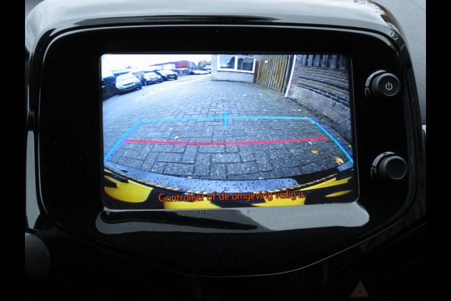 Toyota Aygo 1.0 VVT-i x-joy | HALF LEDER | GROOT SCHERM NAVI | CAMERA | LICHTMETALEN VELGEN | CLIMA-AIRCO | DEALER ONDERHOUDEN | Toyota Aygo 1.0 VVT-i x-joy | HALF LEDER | GROOT SCHERM NAVI | CAMERA | LICHTMETALEN VELGEN | CLIMA-AIRCO | DEALER ONDERHOUDEN |