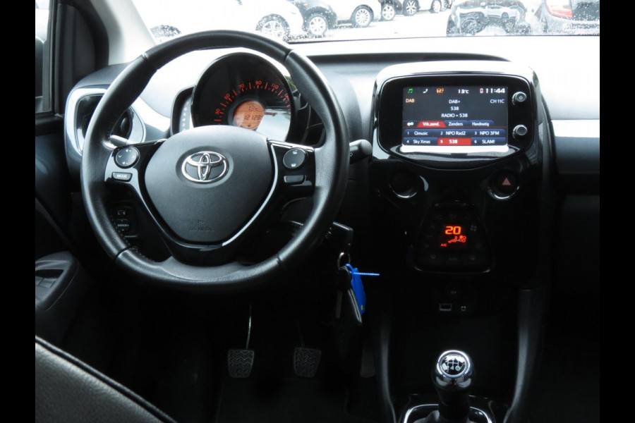 Toyota Aygo 1.0 VVT-i x-joy | HALF LEDER | GROOT SCHERM NAVI | CAMERA | LICHTMETALEN VELGEN | CLIMA-AIRCO | DEALER ONDERHOUDEN | Toyota Aygo 1.0 VVT-i x-joy | HALF LEDER | GROOT SCHERM NAVI | CAMERA | LICHTMETALEN VELGEN | CLIMA-AIRCO | DEALER ONDERHOUDEN |