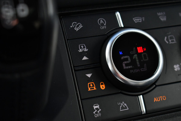 Land Rover Defender 110 3.0 P400 HSE 7-pers Pano Trekh ACC 22inch HUD Standkachel