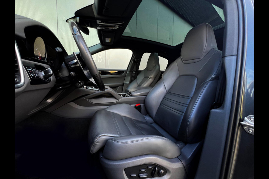 Porsche Cayenne Coupé 3.0 E-Hybrid Sportuitlaat_PDLs+_Headsup_Luchtviering Porsche Cayenne Coupé 3.0 E-Hybrid Sportuitlaat_PDLs+_Headsup_Luchtviering