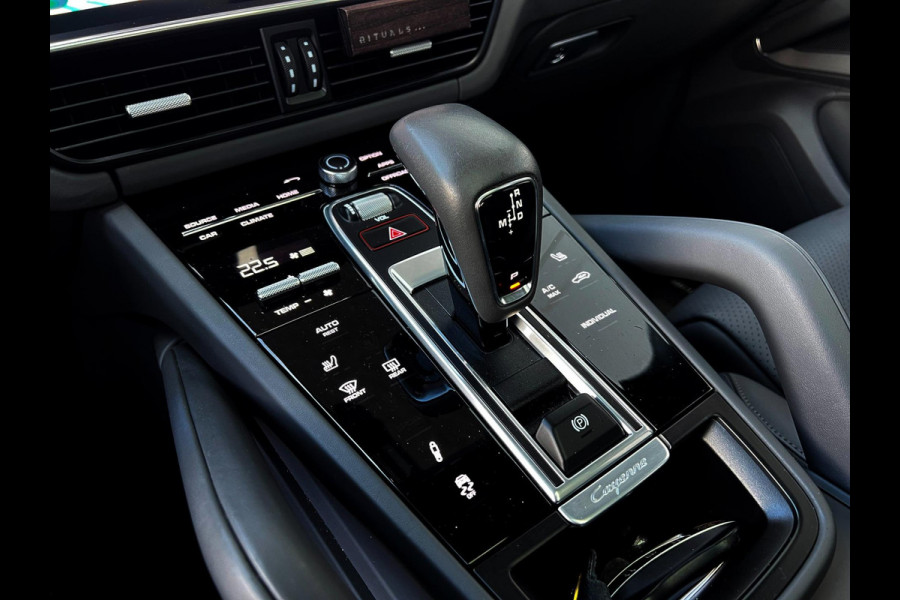Porsche Cayenne Coupé 3.0 E-Hybrid Sportuitlaat_PDLs+_Headsup_Luchtviering Porsche Cayenne Coupé 3.0 E-Hybrid Sportuitlaat_PDLs+_Headsup_Luchtviering