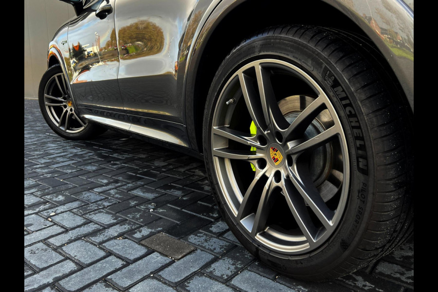 Porsche Cayenne Coupé 3.0 E-Hybrid Sportuitlaat_PDLs+_Headsup_Luchtviering Porsche Cayenne Coupé 3.0 E-Hybrid Sportuitlaat_PDLs+_Headsup_Luchtviering