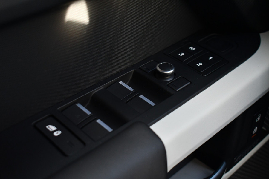 Land Rover Defender 110 3.0 P400 HSE 7-pers Pano Trekh ACC 22inch HUD Standkachel