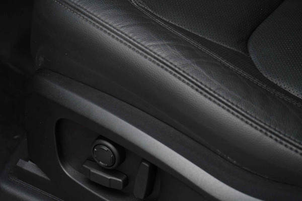 Land Rover Defender 110 3.0 P400 HSE 7-pers Pano Trekh ACC 22inch HUD Standkachel