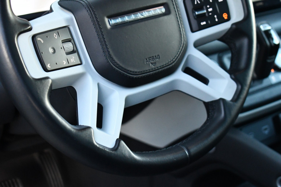 Land Rover Defender 110 3.0 P400 HSE 7-pers Pano Trekh ACC 22inch HUD Standkachel