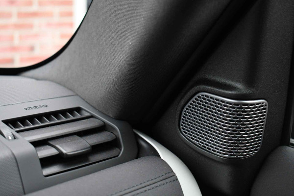 Land Rover Defender 110 3.0 P400 HSE 7-pers Pano Trekh ACC 22inch HUD Standkachel