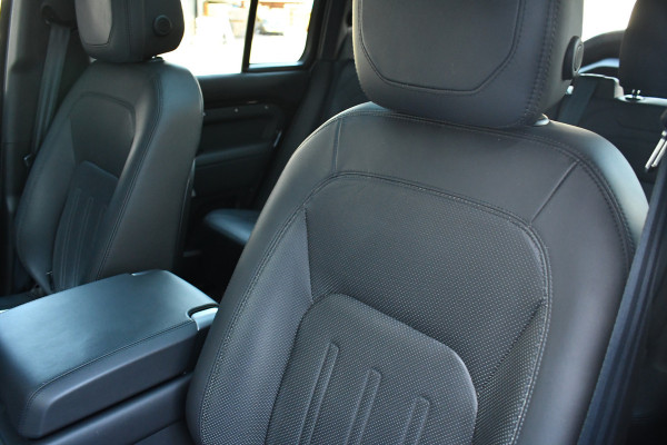 Land Rover Defender 110 3.0 P400 HSE 7-pers Pano Trekh ACC 22inch HUD Standkachel