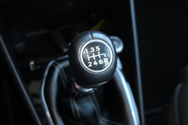 Ford Fiesta 1.0 EcoBoost 100 PK Titanium | Inclusief nieuwe distributie i.c.m. afleverpakket | Navi | Cruise | Climate control