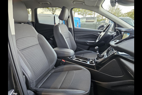 Ford Kuga 1.5 EcoBoost Titanium 150 pk | Nieuwstaat | Navigatie | PDC voor + achter | Keyless entry | Elektrisch bedienbare achterklep | Winterpack | Bi-xenon etc. Ford Kuga 1.5 EcoBoost Titanium 150 pk | Nieuwstaat | Navigatie | PDC voor + achter | Keyless entry | Elektrisch bedienbare achterklep | Winterpack | Bi-xenon etc.