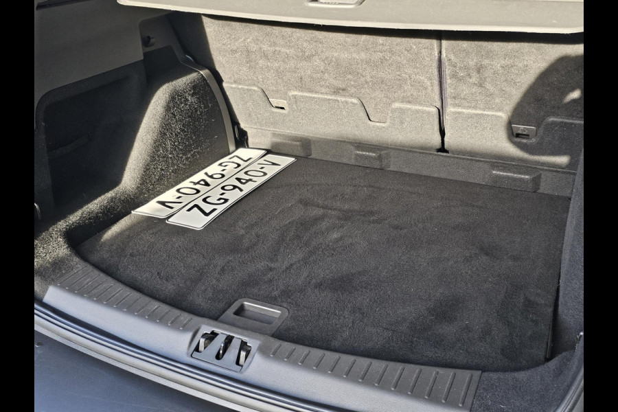 Ford Kuga 1.5 EcoBoost Titanium 150 pk | Nieuwstaat | Navigatie | PDC voor + achter | Keyless entry | Elektrisch bedienbare achterklep | Winterpack | Bi-xenon etc. Ford Kuga 1.5 EcoBoost Titanium 150 pk | Nieuwstaat | Navigatie | PDC voor + achter | Keyless entry | Elektrisch bedienbare achterklep | Winterpack | Bi-xenon etc.