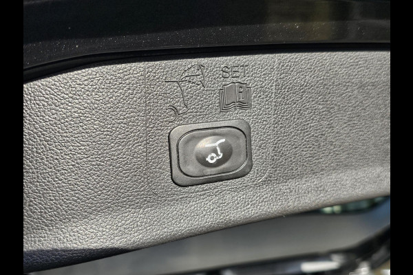 Ford Kuga 1.5 EcoBoost Titanium 150 pk | Nieuwstaat | Navigatie | PDC voor + achter | Keyless entry | Elektrisch bedienbare achterklep | Winterpack | Bi-xenon etc. Ford Kuga 1.5 EcoBoost Titanium 150 pk | Nieuwstaat | Navigatie | PDC voor + achter | Keyless entry | Elektrisch bedienbare achterklep | Winterpack | Bi-xenon etc.