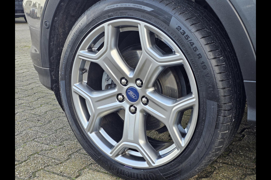 Ford Kuga 1.5 EcoBoost Titanium 150 pk | Nieuwstaat | Navigatie | PDC voor + achter | Keyless entry | Elektrisch bedienbare achterklep | Winterpack | Bi-xenon etc. Ford Kuga 1.5 EcoBoost Titanium 150 pk | Nieuwstaat | Navigatie | PDC voor + achter | Keyless entry | Elektrisch bedienbare achterklep | Winterpack | Bi-xenon etc.
