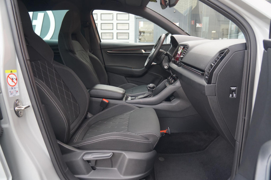 Škoda Karoq 1.5 TSI ACT Sportline Business *EERSTE EIGENAAR* + KEYLESS / CAMERA / CANTON AUDIO / TREKHAAK