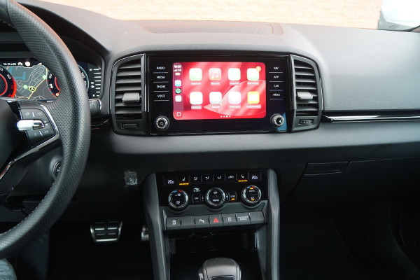Škoda Karoq 1.5 TSI ACT Sportline Business *EERSTE EIGENAAR* + KEYLESS / CAMERA / CANTON AUDIO / TREKHAAK