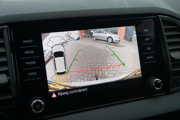 Škoda Karoq 1.5 TSI ACT Sportline Business *EERSTE EIGENAAR* + KEYLESS / CAMERA / CANTON AUDIO / TREKHAAK