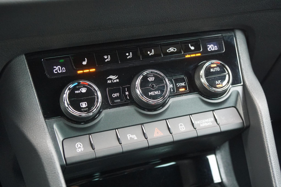 Škoda Karoq 1.5 TSI ACT Sportline Business *EERSTE EIGENAAR* + KEYLESS / CAMERA / CANTON AUDIO / TREKHAAK