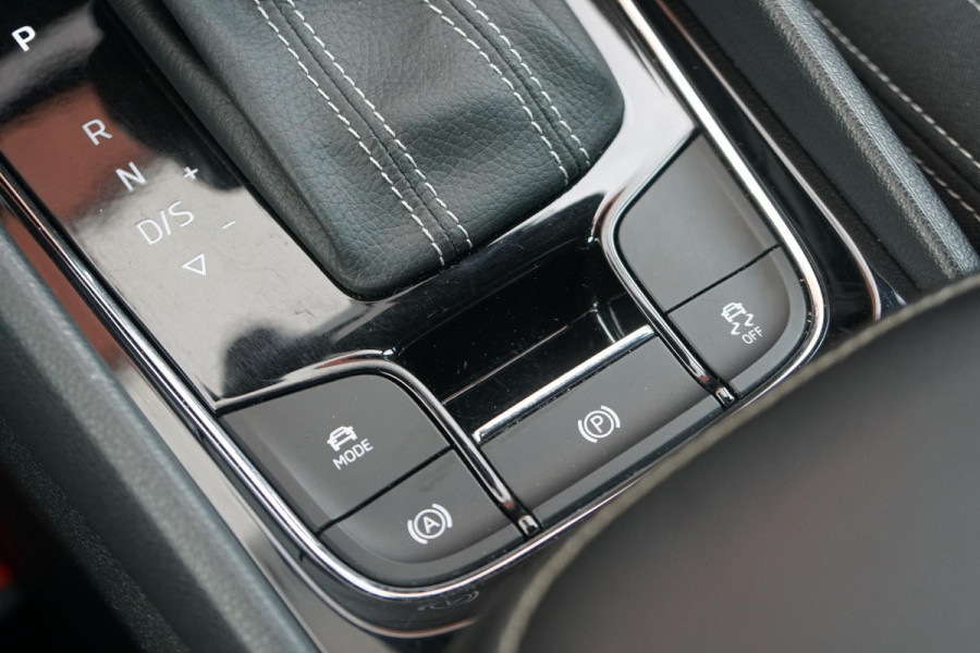 Škoda Karoq 1.5 TSI ACT Sportline Business *EERSTE EIGENAAR* + KEYLESS / CAMERA / CANTON AUDIO / TREKHAAK