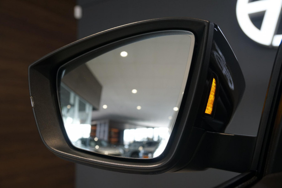 Škoda Karoq 1.5 TSI ACT Sportline Business *EERSTE EIGENAAR* + KEYLESS / CAMERA / CANTON AUDIO / TREKHAAK