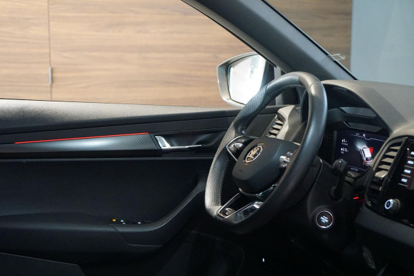 Škoda Karoq 1.5 TSI ACT Sportline Business *EERSTE EIGENAAR* + KEYLESS / CAMERA / CANTON AUDIO / TREKHAAK