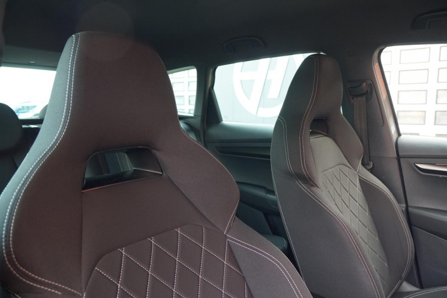 Škoda Karoq 1.5 TSI ACT Sportline Business *EERSTE EIGENAAR* + KEYLESS / CAMERA / CANTON AUDIO / TREKHAAK