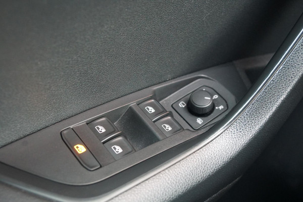 Škoda Karoq 1.5 TSI ACT Sportline Business *EERSTE EIGENAAR* + KEYLESS / CAMERA / CANTON AUDIO / TREKHAAK