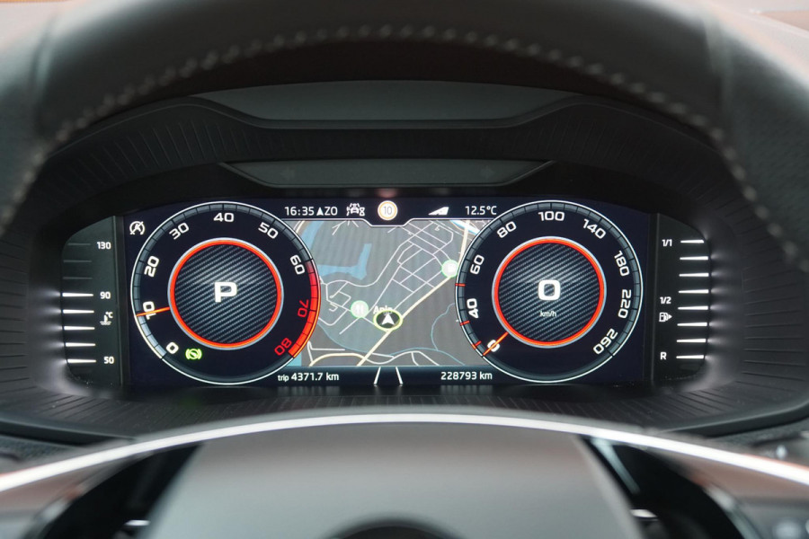 Škoda Karoq 1.5 TSI ACT Sportline Business *EERSTE EIGENAAR* + KEYLESS / CAMERA / CANTON AUDIO / TREKHAAK