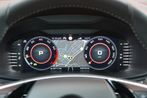 Škoda Karoq 1.5 TSI ACT Sportline Business *EERSTE EIGENAAR* + KEYLESS / CAMERA / CANTON AUDIO / TREKHAAK