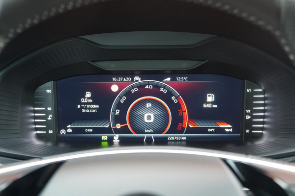 Škoda Karoq 1.5 TSI ACT Sportline Business *EERSTE EIGENAAR* + KEYLESS / CAMERA / CANTON AUDIO / TREKHAAK