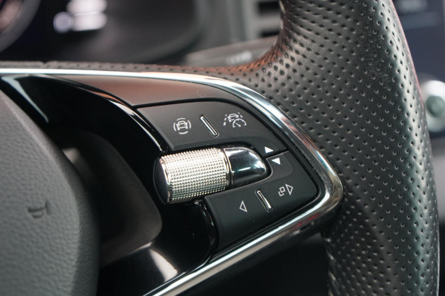 Škoda Karoq 1.5 TSI ACT Sportline Business *EERSTE EIGENAAR* + KEYLESS / CAMERA / CANTON AUDIO / TREKHAAK