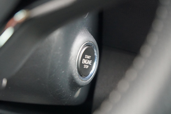 Škoda Karoq 1.5 TSI ACT Sportline Business *EERSTE EIGENAAR* + KEYLESS / CAMERA / CANTON AUDIO / TREKHAAK