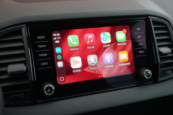 Škoda Karoq 1.5 TSI ACT Sportline Business *EERSTE EIGENAAR* + KEYLESS / CAMERA / CANTON AUDIO / TREKHAAK