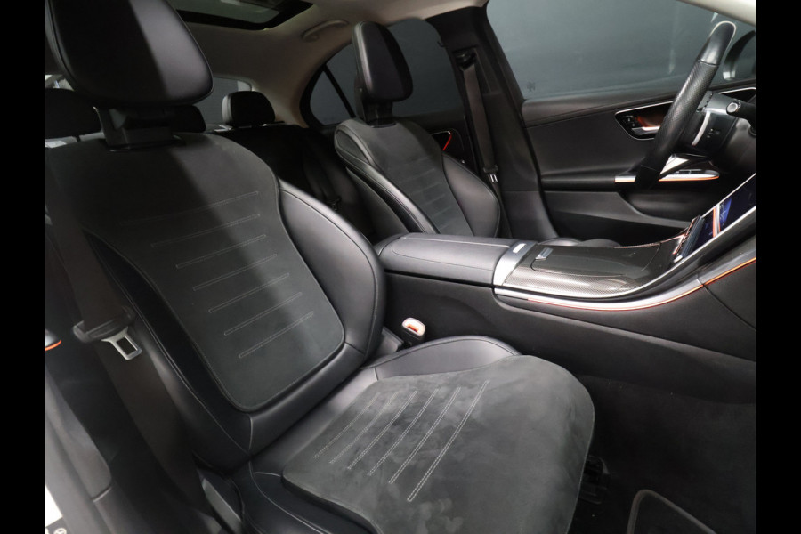 Mercedes-Benz C-Klasse 200 4MATIC AMG Line *WEEKAANBIEDING* [SCHUIFKANTELDAK, ADAPTIVE CRUISE CONTROL, BURMESTER, ELEKTRISCHE STOELEN, 360 CAMERA, SFEERLICHT, CARBON, URBAN GUARD+,  NIEUWSTAAT]