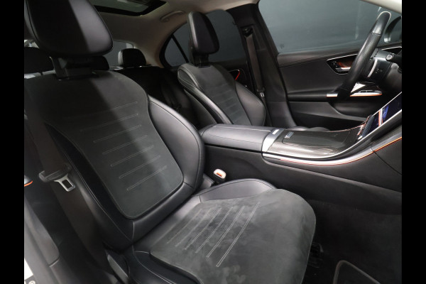 Mercedes-Benz C-Klasse 200 4MATIC AMG Line *WEEKAANBIEDING* [SCHUIFKANTELDAK, ADAPTIVE CRUISE CONTROL, BURMESTER, ELEKTRISCHE STOELEN, 360 CAMERA, SFEERLICHT, CARBON, URBAN GUARD+,  NIEUWSTAAT]